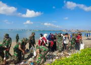 Kodim Pamekasan Turun Tangan, Pantai Branta Dibersihkan Bersama Mahasiswa