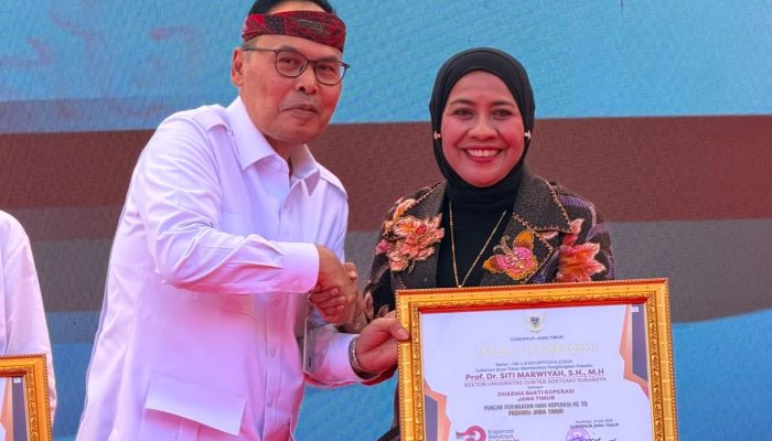 Dari Pamekasan untuk Indonesia, Rektor Unitomo Raih Penghargaan Gubernur Jatim dan Apresiasi Kemdiktisaintek