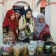 Ketua TP PKK Sumenep Nia Kurnia Fauzi Tinjau Puluhan Stan UMKM Madura Night Vaganza, Dorong Perempuan Sumenep Berdaya
